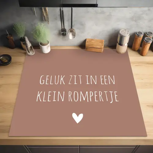 Spreuken - Geluk zit in een klein rompertje - Quotes Inductie beschermer vinyl 3mm middel -sfeer5