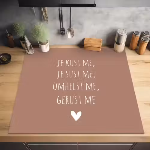 Spreuken - Je kust me je sust me - Maaike Ouboter - Quotes Inductie beschermer vinyl 3mm middel -sfeer5