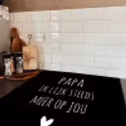Quotes - Papa ik lijk steeds meer op jou - Stef Bos - Papa - Spreuken Inductie beschermer vinyl 3mm middel -sfeer3