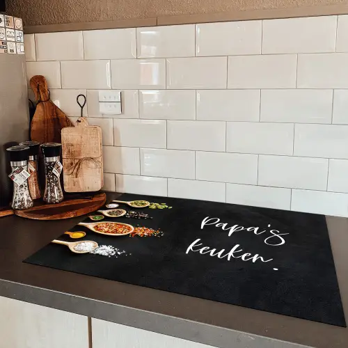 Quotes - Spreuken - Keuken - Papa's keuken - Papa Inductie beschermer vinyl 3mm middel -sfeer3
