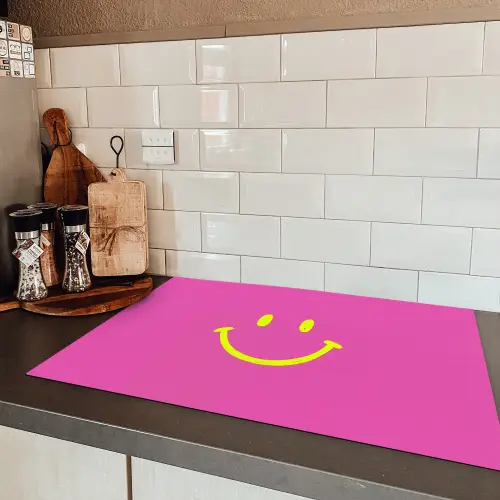 Smiley - Vrolijk - Roze Inductie beschermer vinyl 3mm klein -sfeer3