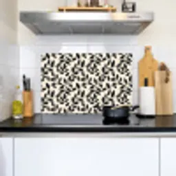 Elegant - Patroon - Zwart - Beige Inductie beschemer met haakjes klein 777 -sfeer2