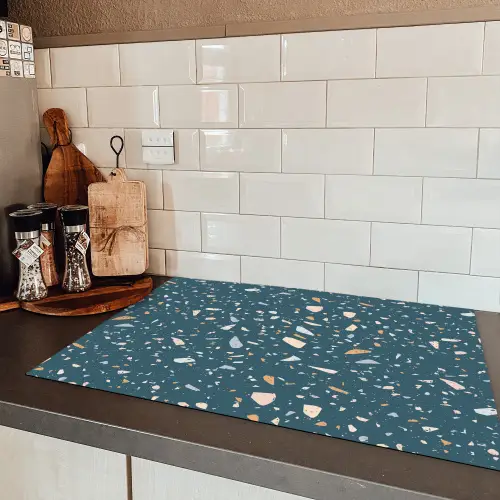 Terrazzo -  Patroon - Kleurrijk - Diep blauw Inductie beschermer vinyl 3mm klein 276 -sfeer3