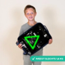 Felgroene driehoek Kinderkoffer - Zwart klein -sfeer4_NL