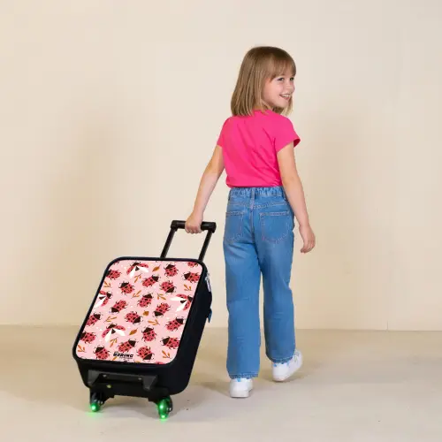 Rode lieveheersbeestjes op roze achtergrond Kinderkoffer - Zwart klein -sfeer1