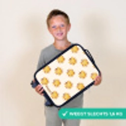Lachende zonnetjes als patroon op beige achtergrond Kinderkoffer - Zwart klein -sfeer4_NL