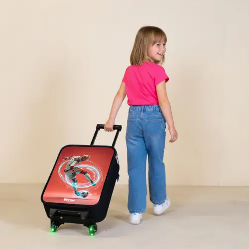 Voetbal - Jongen - Rood - Lichtcirkel Kinderkoffer - Zwart klein -sfeer1