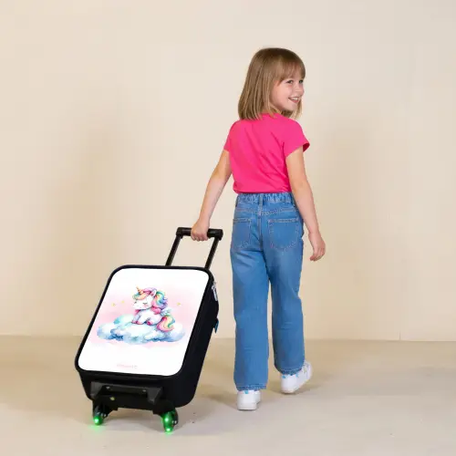 Eenhoorn met regenboogmanen op een wolk Kinderkoffer - Zwart klein -sfeer1
