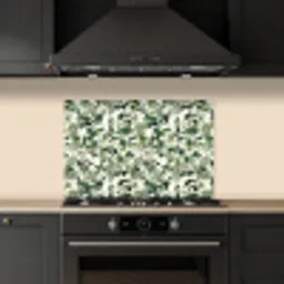 Abstract - Camouflage - Groen keuken achterwand spatscherm klein 900 -sfeer1
