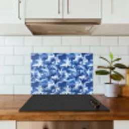 Blauw - Camouflage - Golvend keuken achterwand spatscherm klein 900 -sfeer2