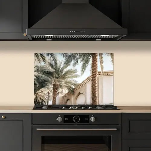 Gebouw - Palmbomen - Beige - Zon keuken achterwand spatscherm klein -sfeer1