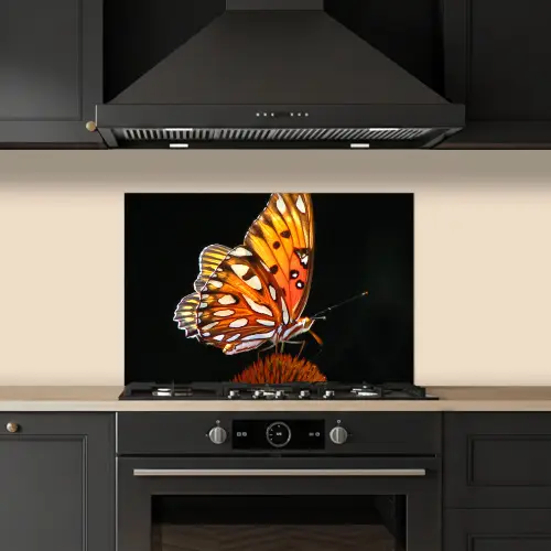 Vlinder - Bloemen - Insect - Portret - Zwart - Oranje keuken achterwand spatscherm klein -sfeer1