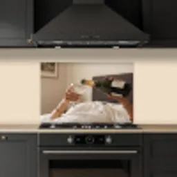 Champagne - Bed - Bubbels keuken achterwand spatscherm klein -sfeer1