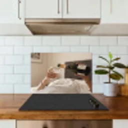 Champagne - Bed - Bubbels keuken achterwand spatscherm klein -sfeer2