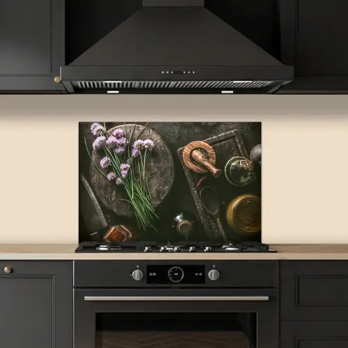 Bieslook - Keuken - Vijzel - Rustiek - Kruiden - Paars keuken achterwand spatscherm klein -sfeer1