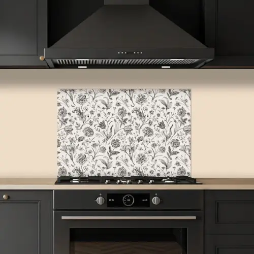 Classic - Black - White - Floral keuken achterwand spatscherm klein 900 -sfeer1