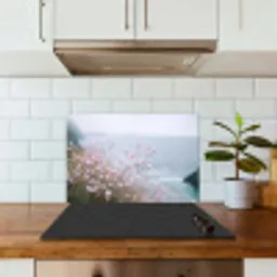Klif - Bloemen - Zee - Roze keuken achterwand spatscherm klein -sfeer2
