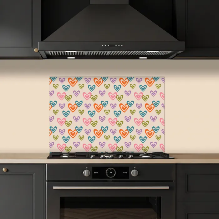 Kleurrijk - Hartjes - Patroon - Beige keuken achterwand spatscherm klein 900 -sfeer1