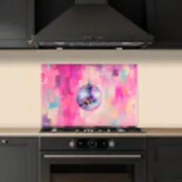 Discobal - Pink - Verf keuken achterwand spatscherm klein -sfeer1