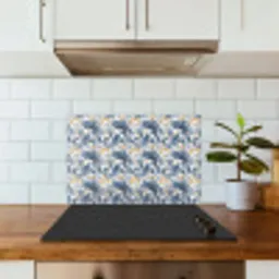 Bloem - Blauw - Goud - Patroon keuken achterwand spatscherm klein 900 -sfeer2