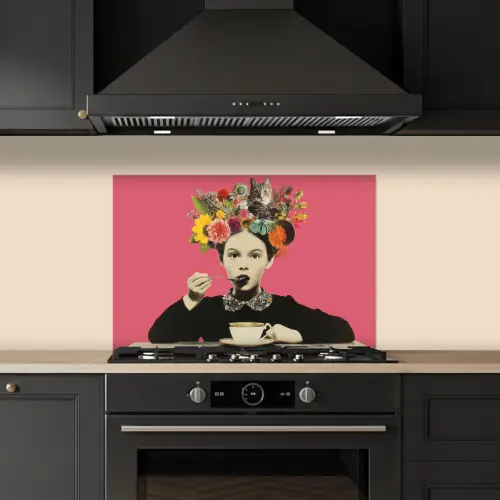 Meisje - Kopje - Bloemen - Roze keuken achterwand spatscherm klein -sfeer1
