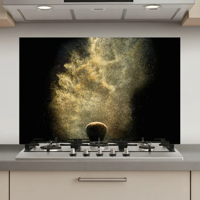 Goud poeder op een zwarte achtergrond keuken achterwand spatscherm klein -3d_website