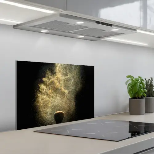 Goud poeder op een zwarte achtergrond keuken achterwand spatscherm klein -3d_schuin