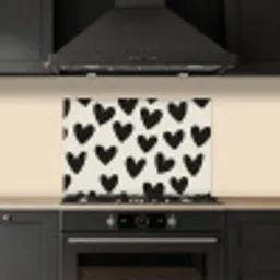 Hartjes - Zwart - Beige keuken achterwand spatscherm klein -sfeer1