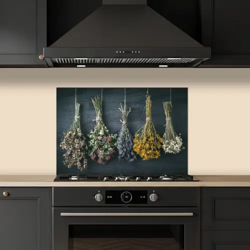 Kruidenkwartet aan een Donkere Wand keuken achterwand spatscherm klein -sfeer1