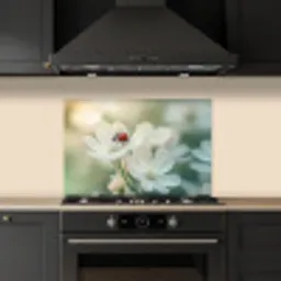 Lieveheersbeestje - Bloemen - Wit keuken achterwand spatscherm klein -sfeer1