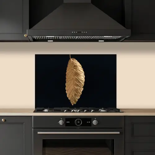 Bladeren - Zwart - Goud - Luxe - Natuur keuken achterwand spatscherm klein -sfeer1