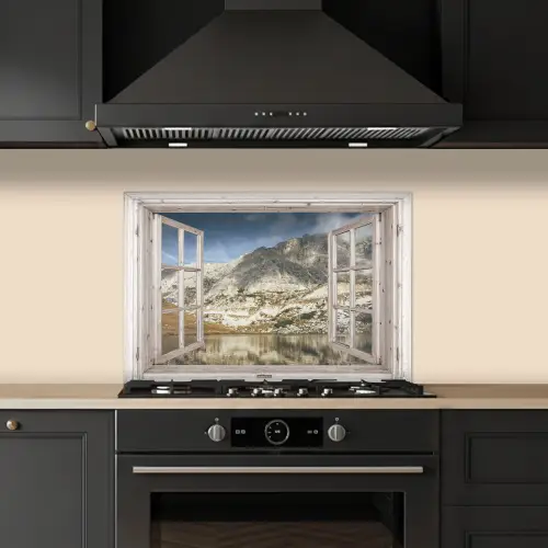 Doorkijk - Water - Bergen keuken achterwand spatscherm klein -sfeer1