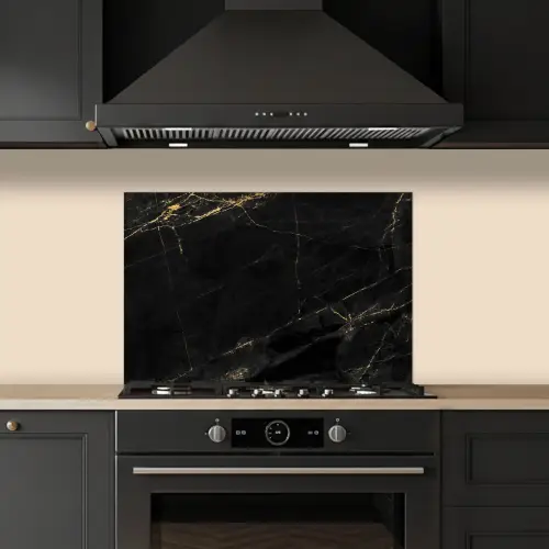 Marmer look - Luxe - Zwart - Goud keuken achterwand spatscherm klein -sfeer1
