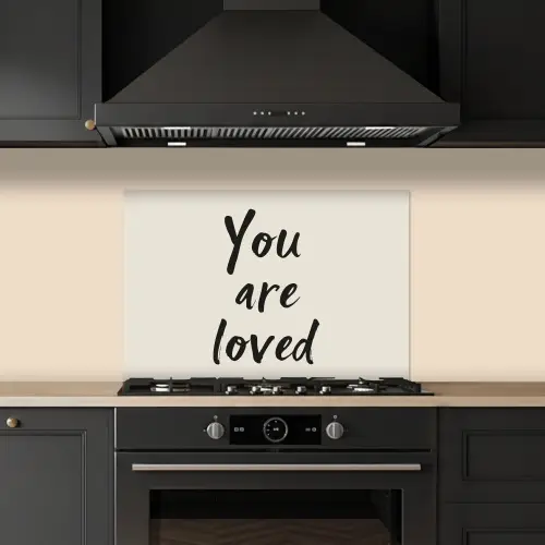 Minimalistisch - Beige - Love keuken achterwand spatscherm klein -sfeer1