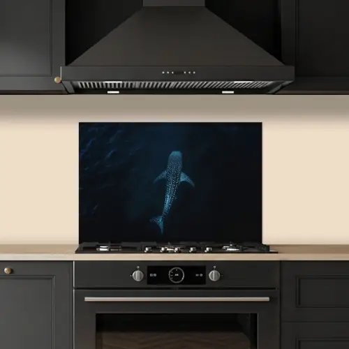 Oceaan - Walvishaai - Donkerblauw - Vlekken keuken achterwand spatscherm klein -sfeer1