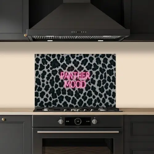 Panterprint - Zwart - Neonletters - Roze keuken achterwand spatscherm klein -sfeer1