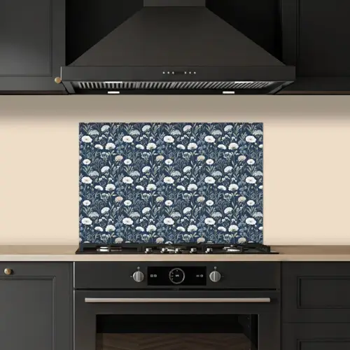 Patroon - Bloemen - Wit - Blauw keuken achterwand spatscherm klein 900 -sfeer1