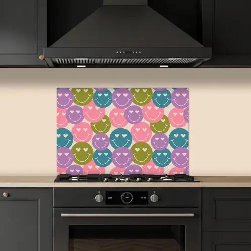 Patroon - Smiley - Kleurrijk - Hartjes keuken achterwand spatscherm klein 900 -sfeer1