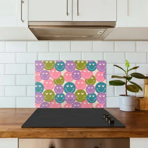 Patroon - Smiley - Kleurrijk - Hartjes keuken achterwand spatscherm klein 900 -sfeer2