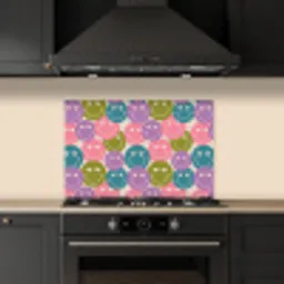 Patroon - Smiley - Kleurrijk - Hartjes keuken achterwand spatscherm klein 900 -sfeer1