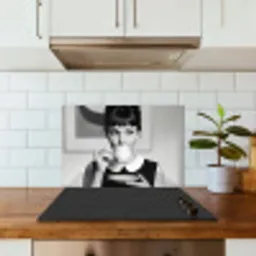 Portret - Thee - Vrouw keuken achterwand spatscherm klein -sfeer2