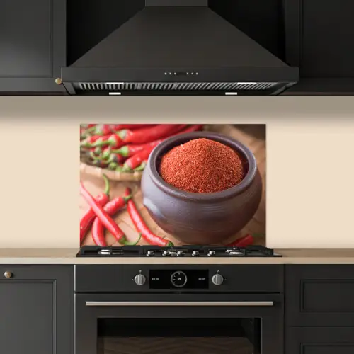 Gepoederde cayennepeper in een bakje keuken achterwand spatscherm klein -sfeer1
