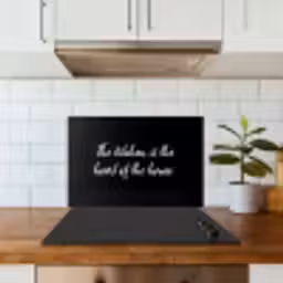 Spreuken - Koken - Thuis - The kitchen is the heart of the home - Quotes keuken achterwand spatscherm klein -sfeer2