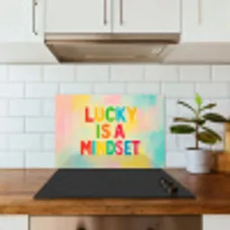 Quote - Lucky - Regenboogkleuren keuken achterwand spatscherm klein -sfeer2