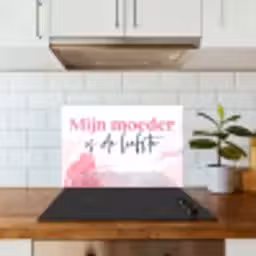Quote - Mama - Mijn moeder is de liefste - Roze keuken achterwand spatscherm klein -sfeer2