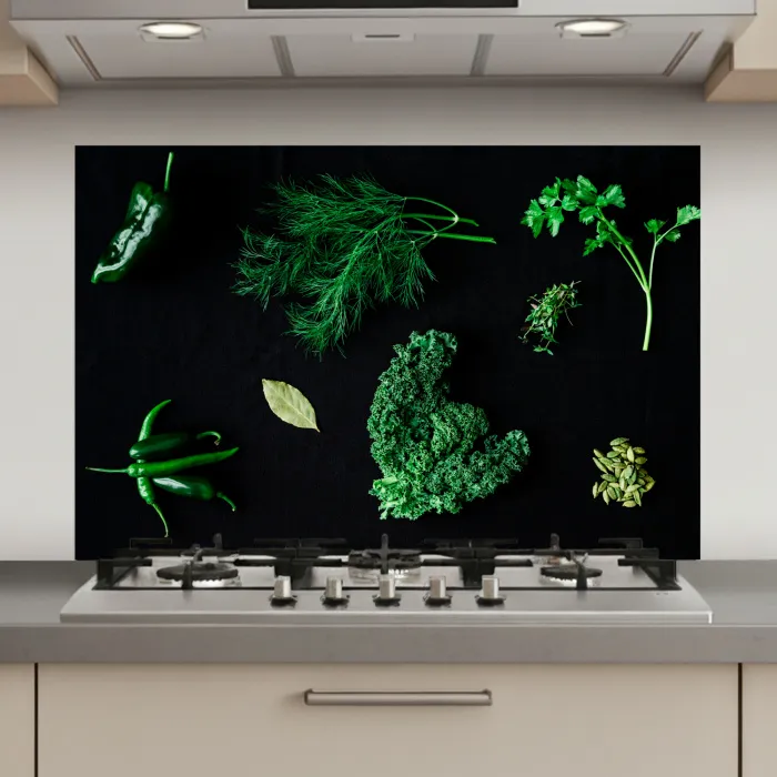 Specerijen en kruiden op zwarte achtergrond keuken achterwand spatscherm klein -3d_website