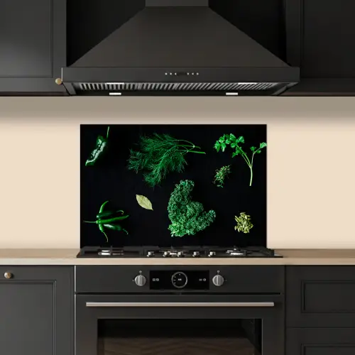 Specerijen en kruiden op zwarte achtergrond keuken achterwand spatscherm klein -sfeer1
