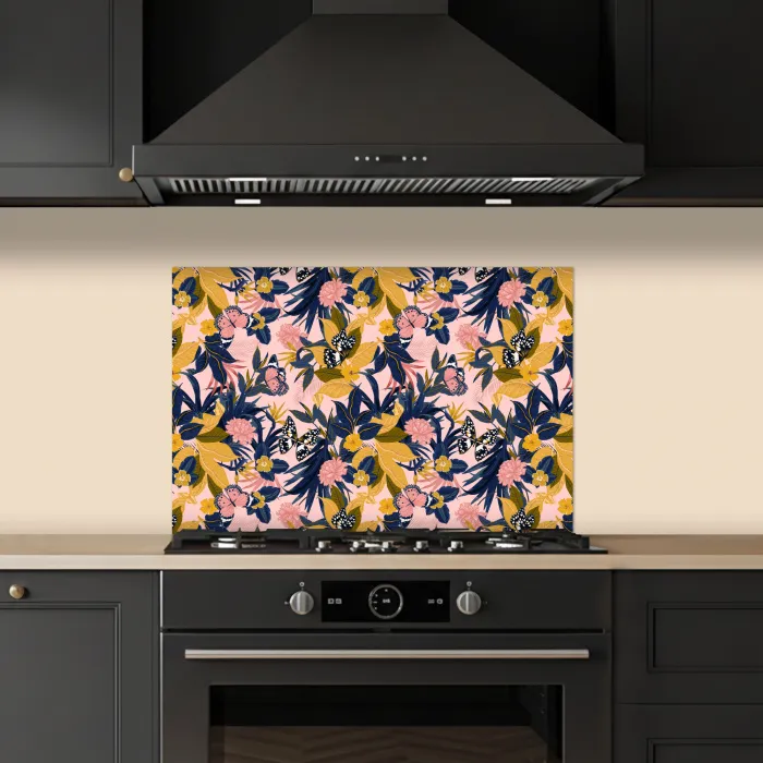 Zomer - Vlinder - Roze - Geel keuken achterwand spatscherm klein 900 -sfeer1