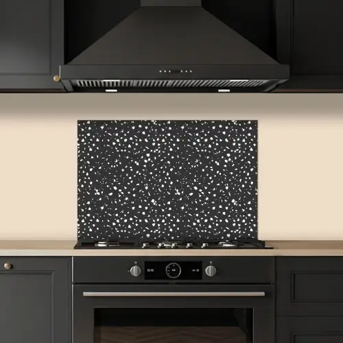 Terrazzo - Patroon - Zwart - Wit keuken achterwand spatscherm klein 900 -sfeer1
