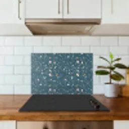 Terrazzo -  Patroon - Kleurrijk - Diep blauw keuken achterwand spatscherm klein 900 -sfeer2